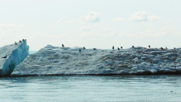 lake-superior-icebergs-2