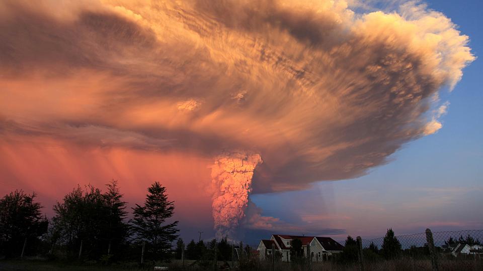 Calbuco Volcano eruption on 22 April, 2015 (photo: AFP).