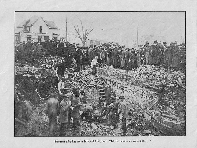 Omaha-1913-tornado-crowd-bodies